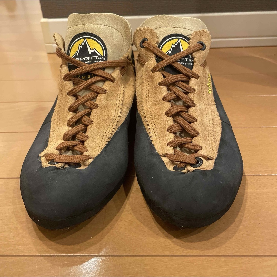 LA SPORTIVA(スポルティバ)のLA SPORTIVA Mythos クライミングシューズ サイズ40 スポーツ/アウトドアのアウトドア(登山用品)の商品写真