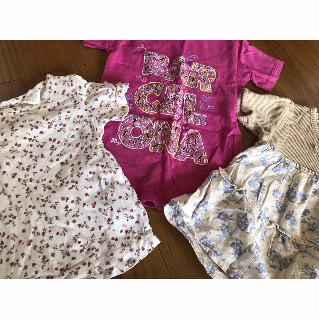 子供服　トップス　花柄 キッズ/ベビー/マタニティのベビー服(~85cm)(Ｔシャツ)の商品写真