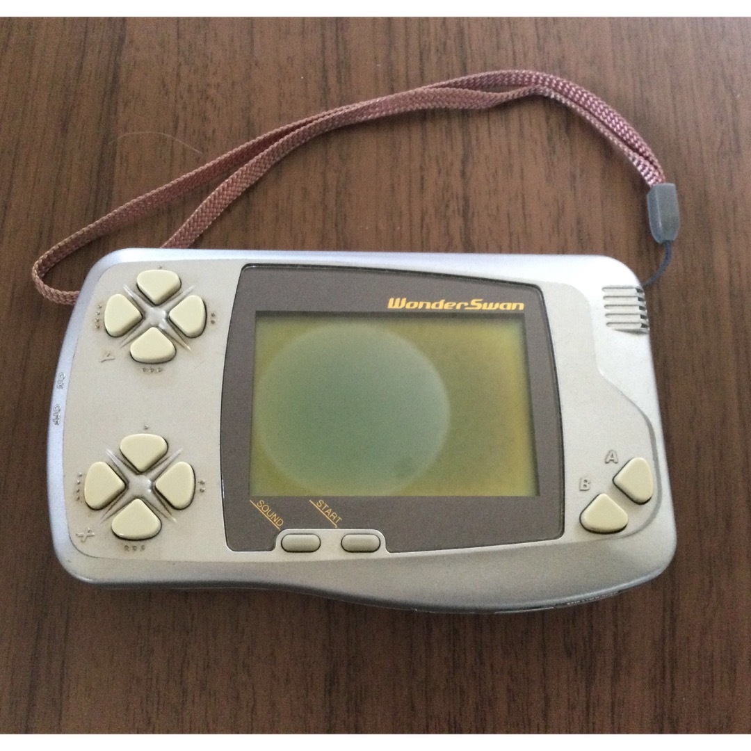 【ジャンク品】ワンダースワン　ソフト「グンペイ」付き エンタメ/ホビーのゲームソフト/ゲーム機本体(携帯用ゲーム機本体)の商品写真