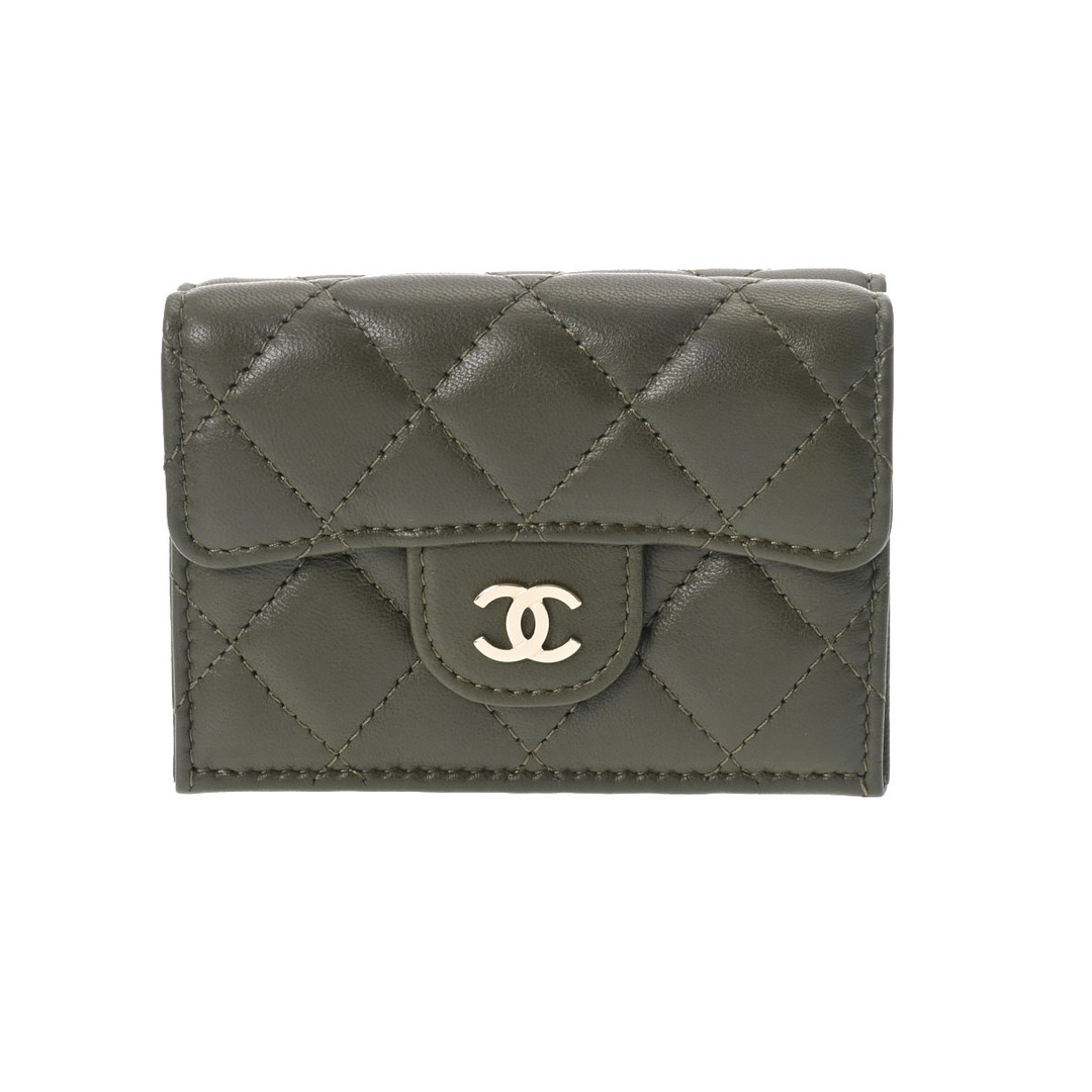 CHANEL(シャネル)の中古 シャネル CHANEL AP0230 ランダム品番 レディース 三つ折り財布 マトラッセ カーキ /ゴールド金具 ラムスキン レディースのファッション小物(財布)の商品写真