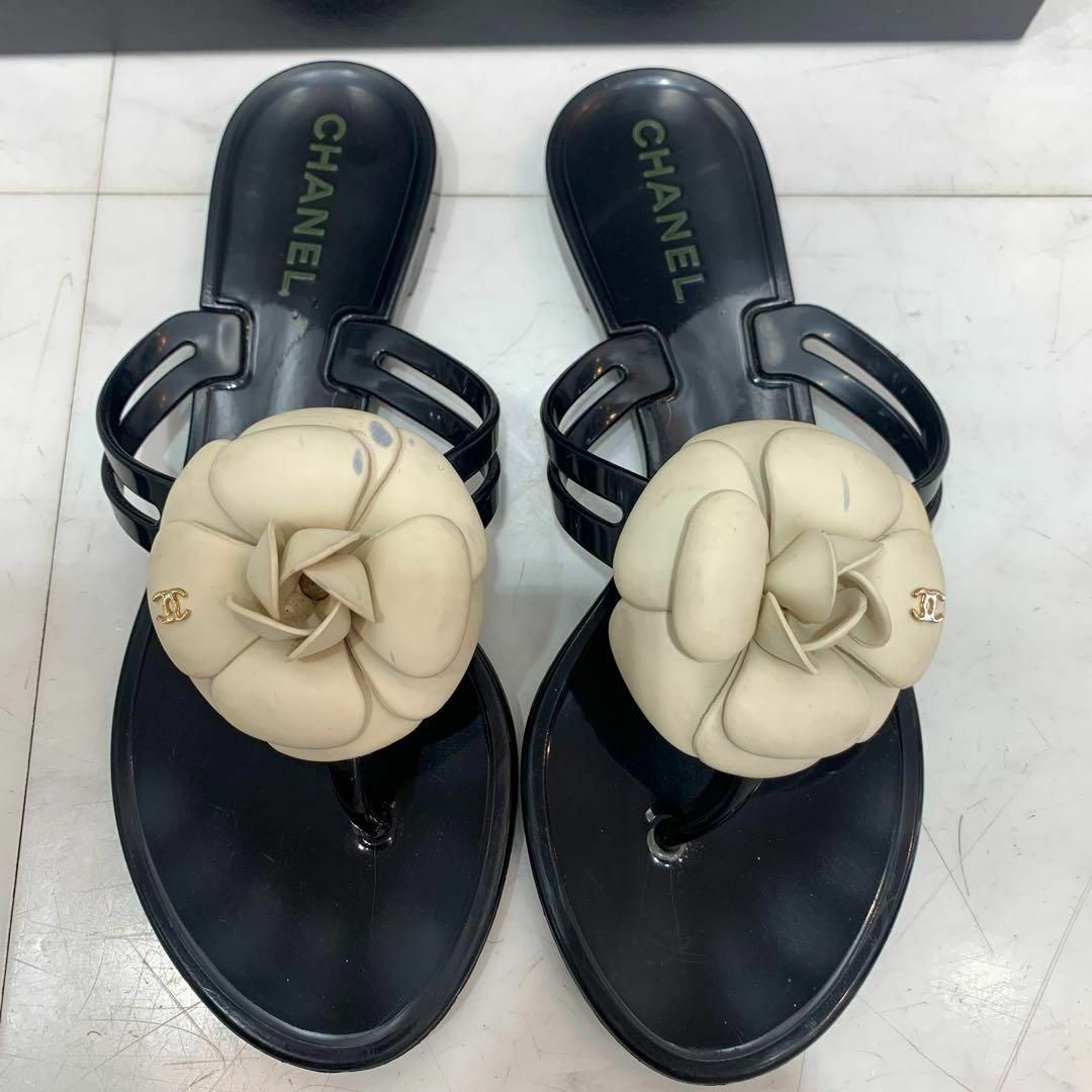 CHANEL - CHANEL カメリア トングサンダル ビーチサンダル CHANEL - CHANEL カメリア トングサンダル ビーチサンダル