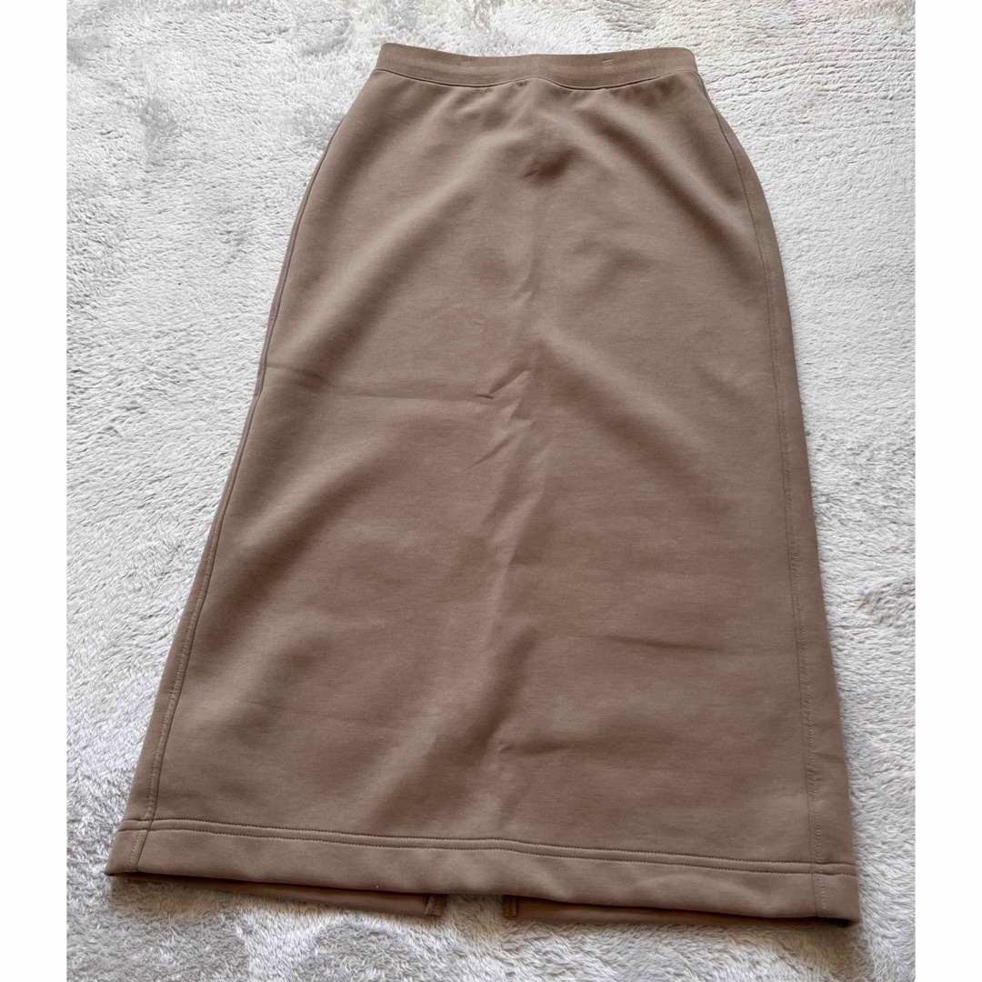 UNIQLO(ユニクロ)のUNIQLO ドライスウェットナローマキシスカート Mサイズ　34 BROWN レディースのスカート(ロングスカート)の商品写真