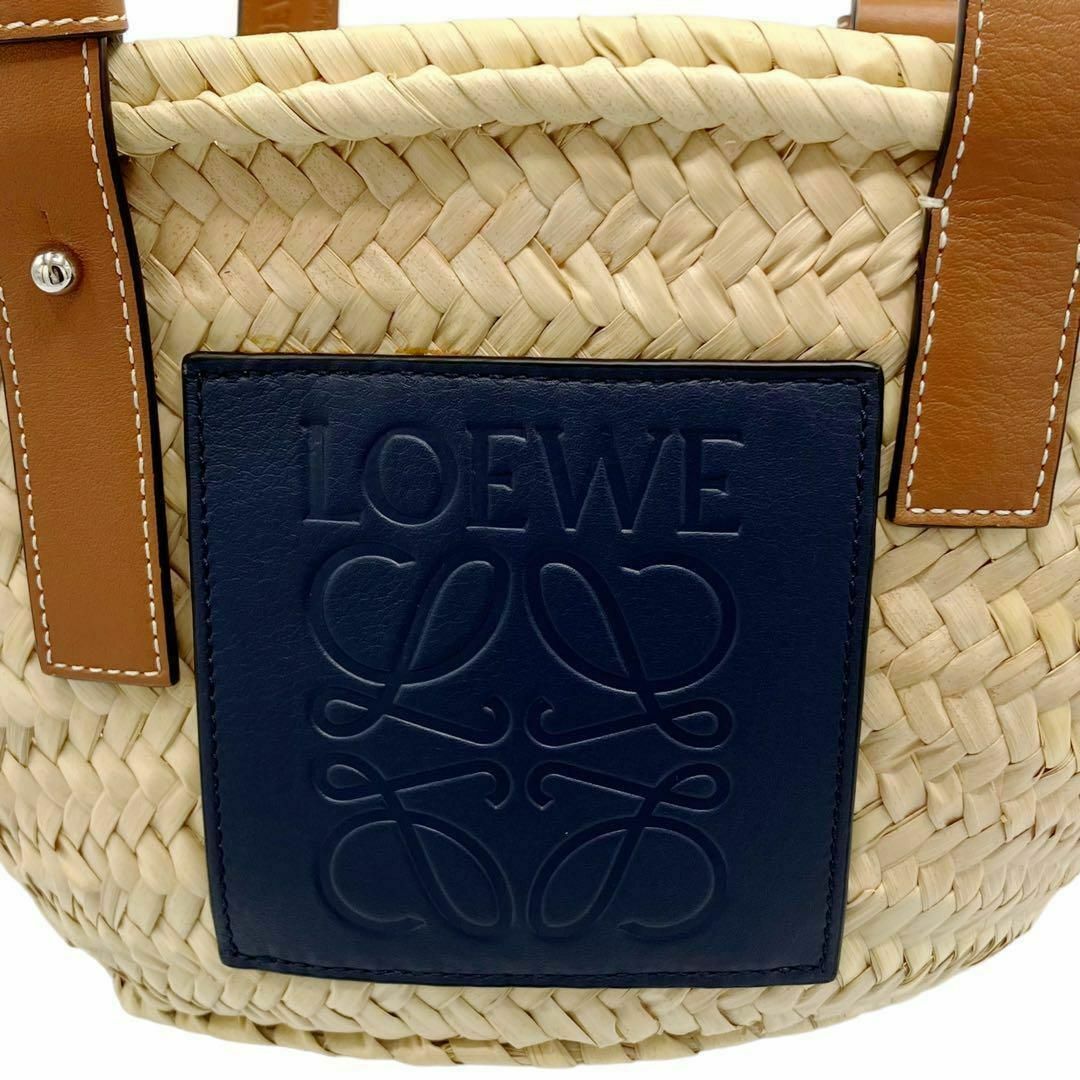 LOEWE(ロエベ)の⭐️美品⭐️ ロエベ アナグラム ロゴ バスケットバッグ スモール レディースのバッグ(かごバッグ/ストローバッグ)の商品写真