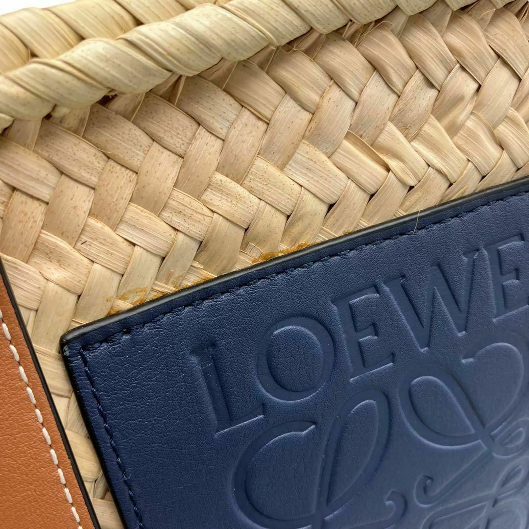 LOEWE(ロエベ)の⭐️美品⭐️ ロエベ アナグラム ロゴ バスケットバッグ スモール レディースのバッグ(かごバッグ/ストローバッグ)の商品写真