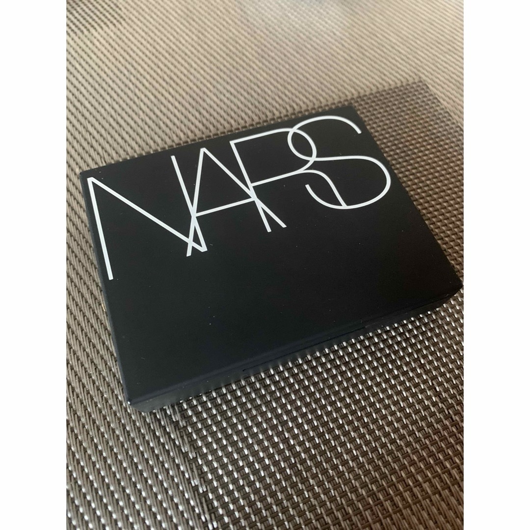 NARS(ナーズ)の美品　NARS  ライトリフレクティング プリズマティックパウダー 01783 コスメ/美容のベースメイク/化粧品(フェイスパウダー)の商品写真