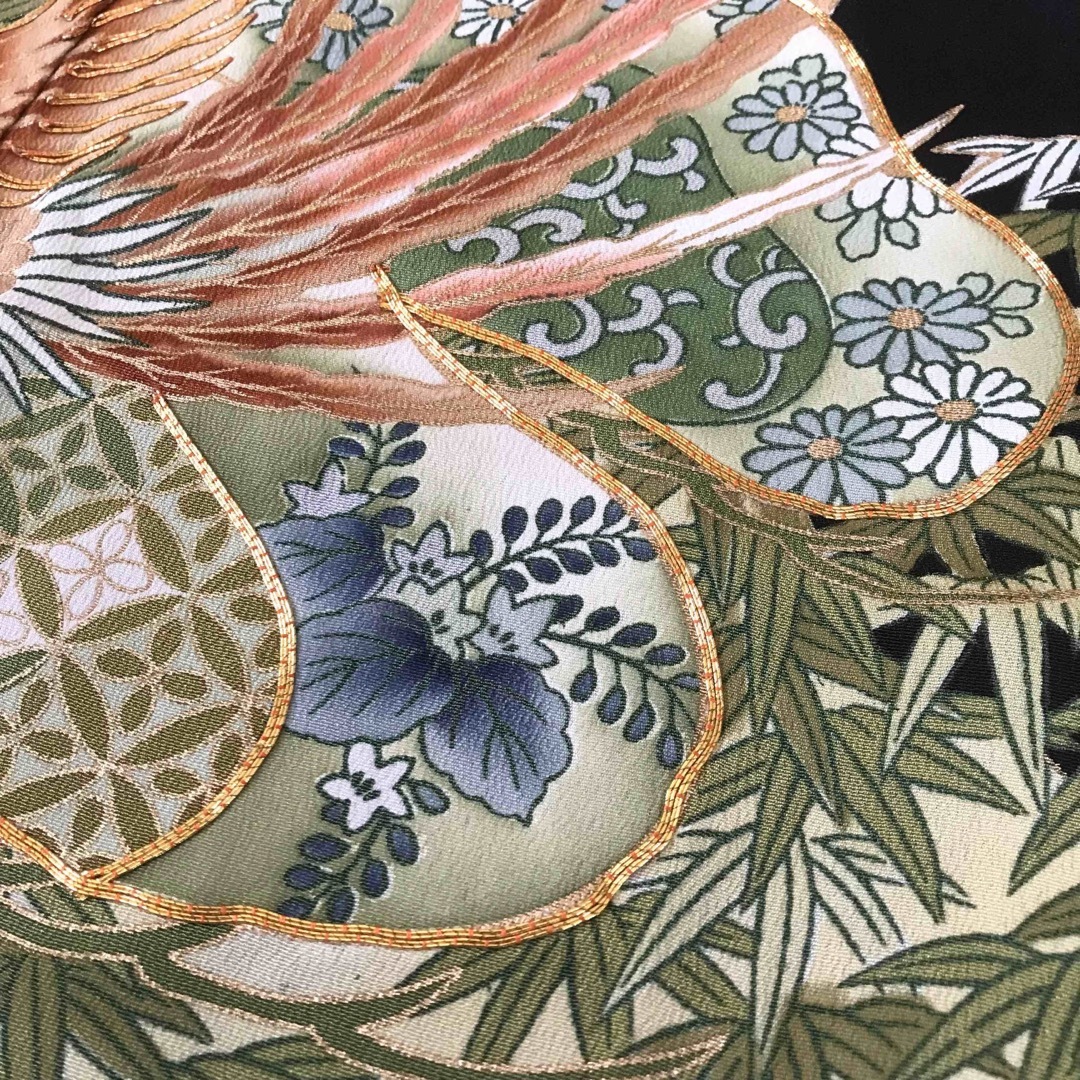 【正絹】黒留袖 解き生地  裾模様の部分☆ 金駒刺繍  金彩 リメイク材料 ハンドメイドの素材/材料(生地/糸)の商品写真