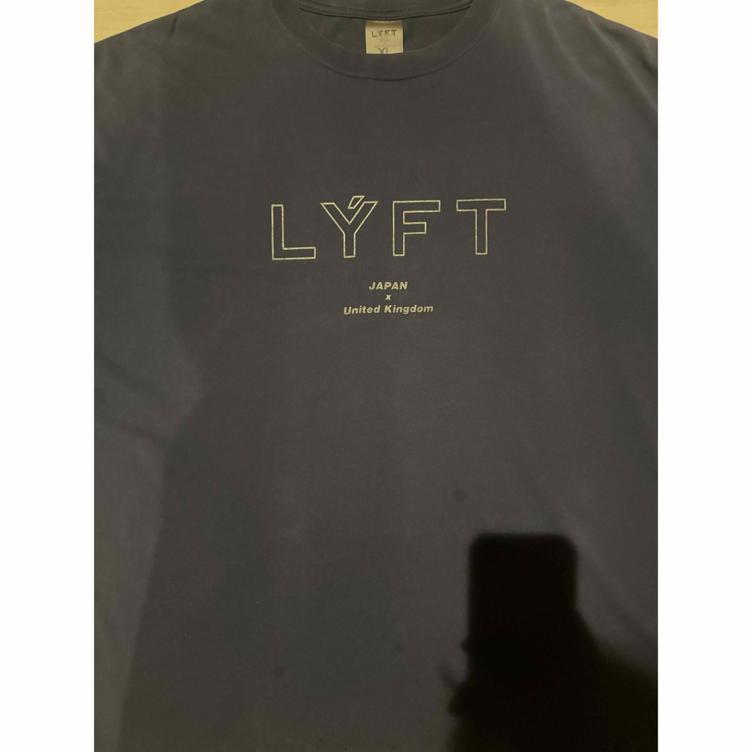 LYFT OUTLINE LOGO BIG T-SHIRT - NAVY メンズのトップス(Tシャツ/カットソー(半袖/袖なし))の商品写真
