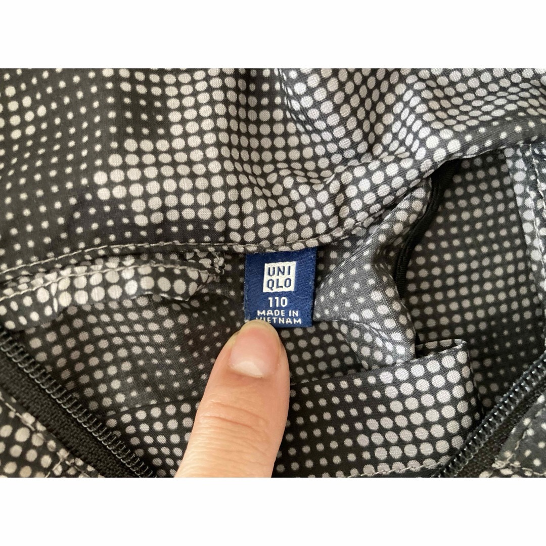 UNIQLO(ユニクロ)のUNIQLO ユニクロ キッズ ポケッタブルパーカー 迷彩 110 キッズ/ベビー/マタニティのキッズ服男の子用(90cm~)(ジャケット/上着)の商品写真