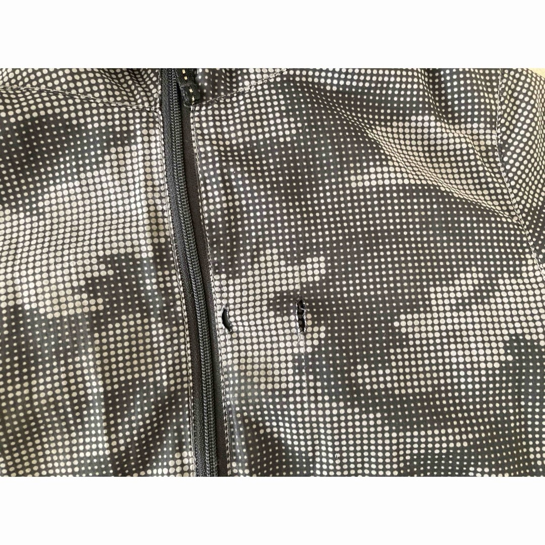 UNIQLO(ユニクロ)のUNIQLO ユニクロ キッズ ポケッタブルパーカー 迷彩 110 キッズ/ベビー/マタニティのキッズ服男の子用(90cm~)(ジャケット/上着)の商品写真