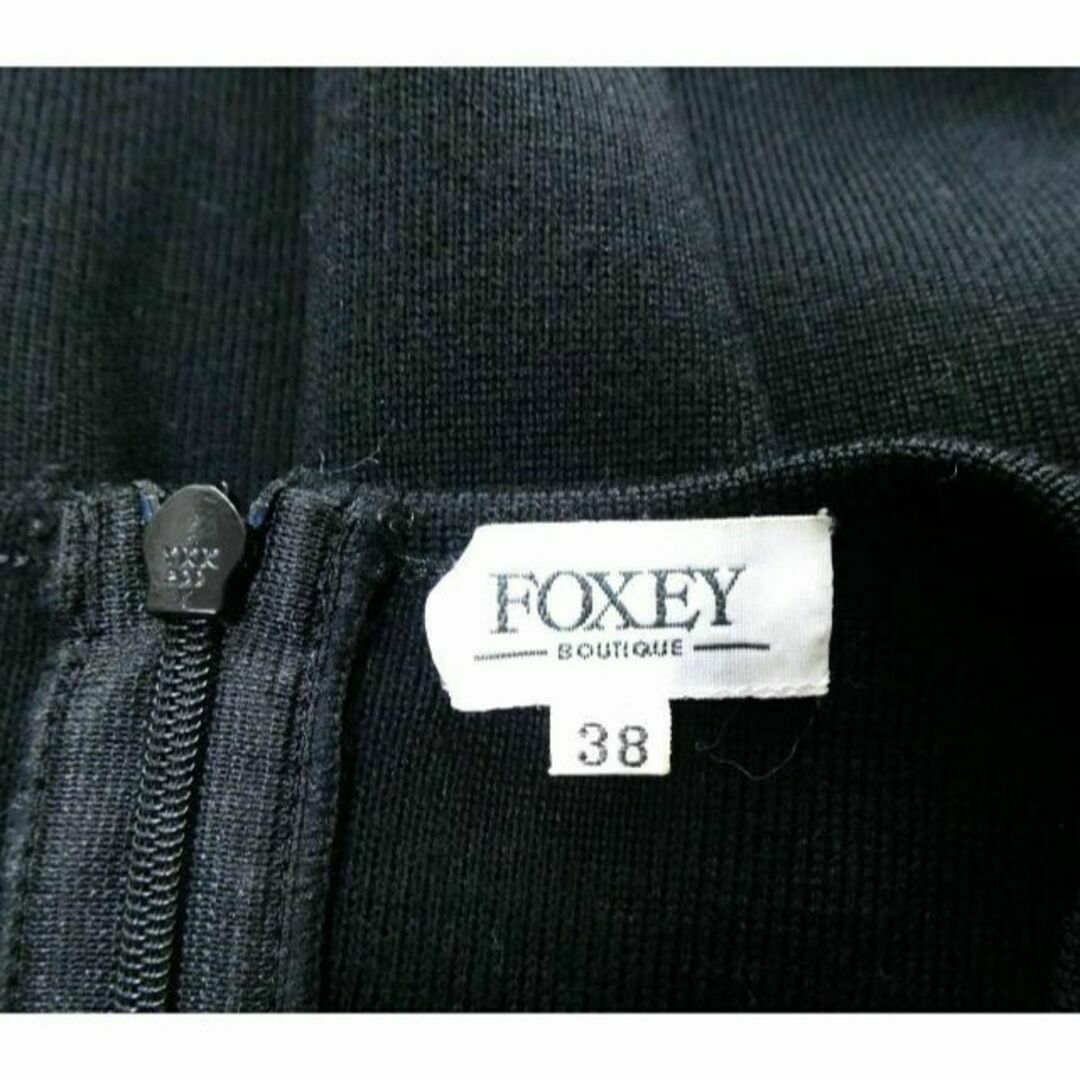 FOXEY BOUTIQUE(フォクシーブティック)の良品 フォクシーブティック クルーネック 膝丈 ノースリーブ ニット ワンピース レディースのワンピース(ひざ丈ワンピース)の商品写真