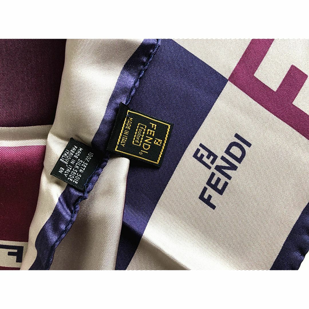 FENDI(フェンディ)のイタリア製　稀少人気柄　美品　FENDI フェンディ ズッカ柄　シルクスカーフ レディースのファッション小物(バンダナ/スカーフ)の商品写真
