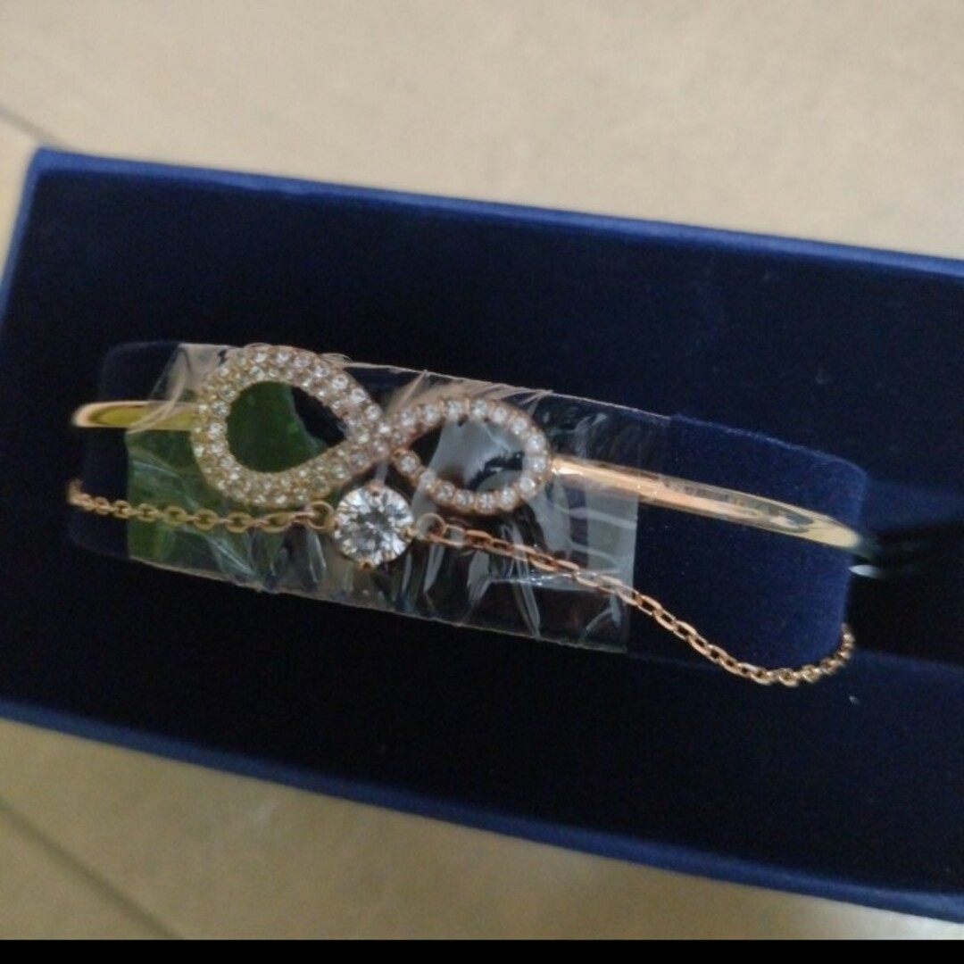 SWAROVSKI スワロフスキー バングル 新品未使用 SWAROVSKI スワロフスキー バングル 新品未使用