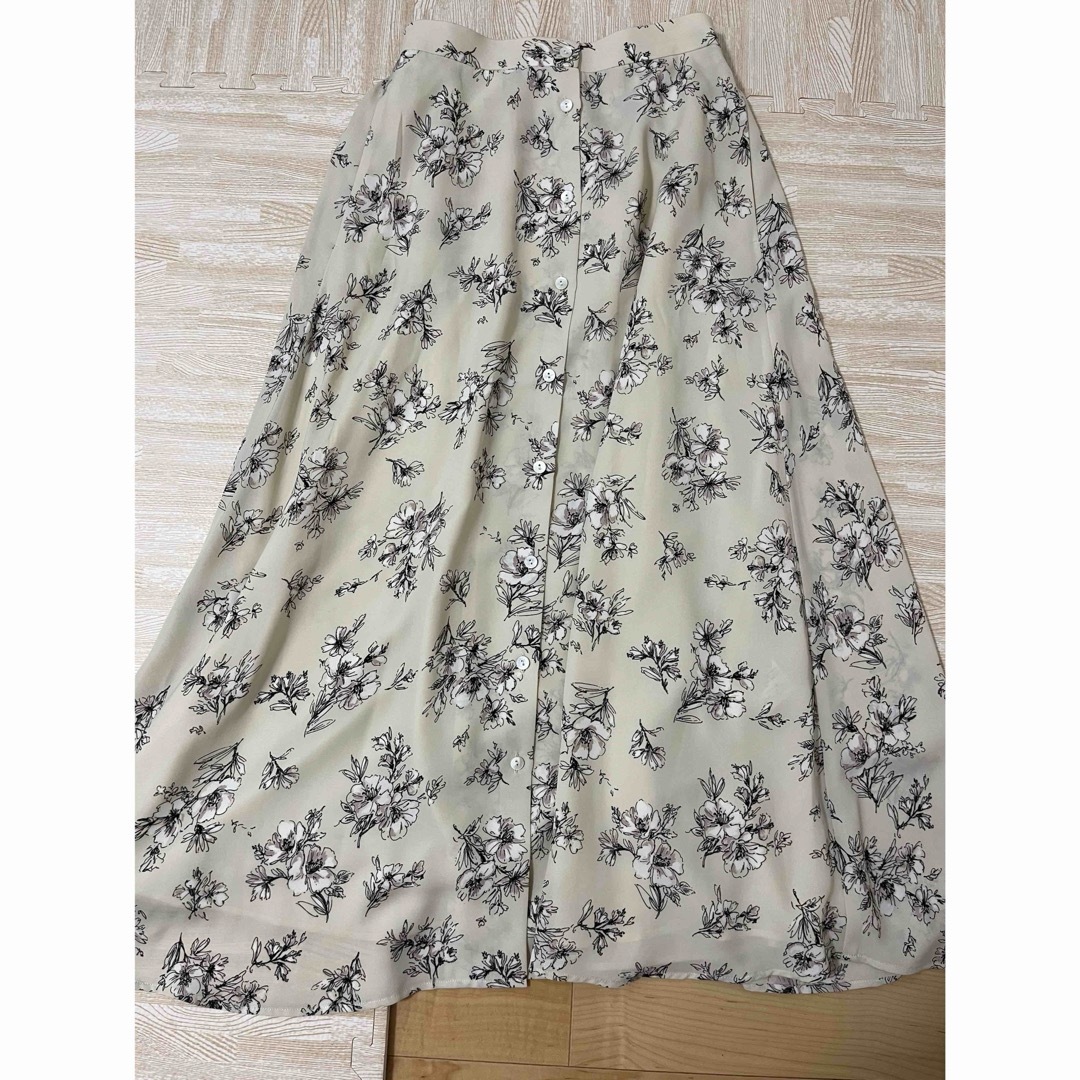 URBAN RESEARCH(アーバンリサーチ)の花柄スカート レディースのスカート(ロングスカート)の商品写真