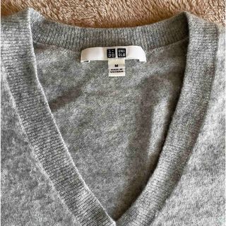 ユニクロ(UNIQLO)のUNIQLO カシミヤ　セーター　Vネック　(ニット/セーター)