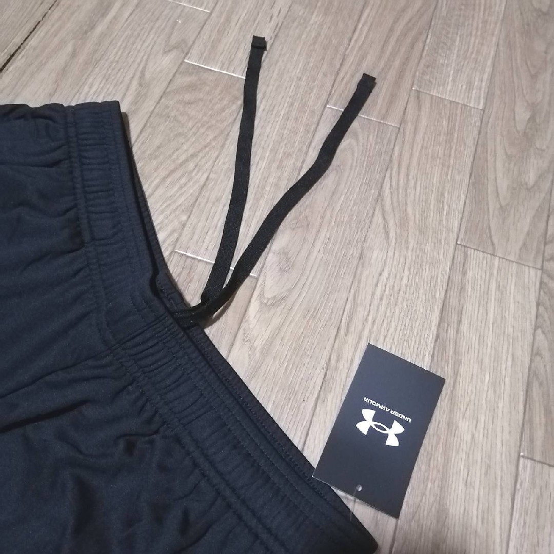 UNDER ARMOUR(アンダーアーマー)の【希少残りわずか】新品　アンダーアーマー　メンズ　上下セット　Lサイズ　ブラック メンズのトップス(その他)の商品写真