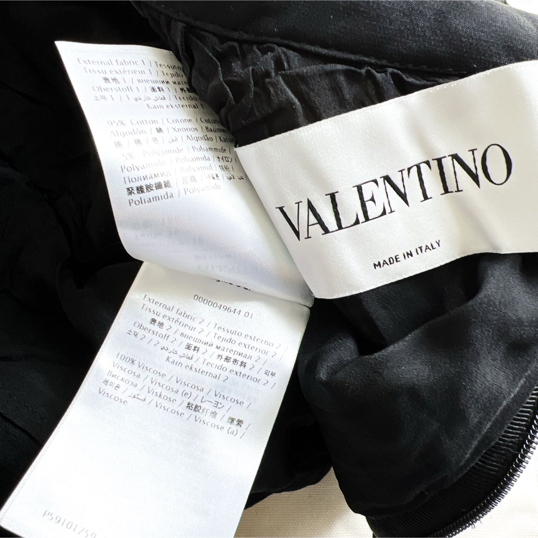 VALENTINO(ヴァレンティノ)の美品　VALENTINOヴァレンティノ  エンブロイダリー　ロゴ刺繍　ワンピース レディースのワンピース(ロングワンピース/マキシワンピース)の商品写真