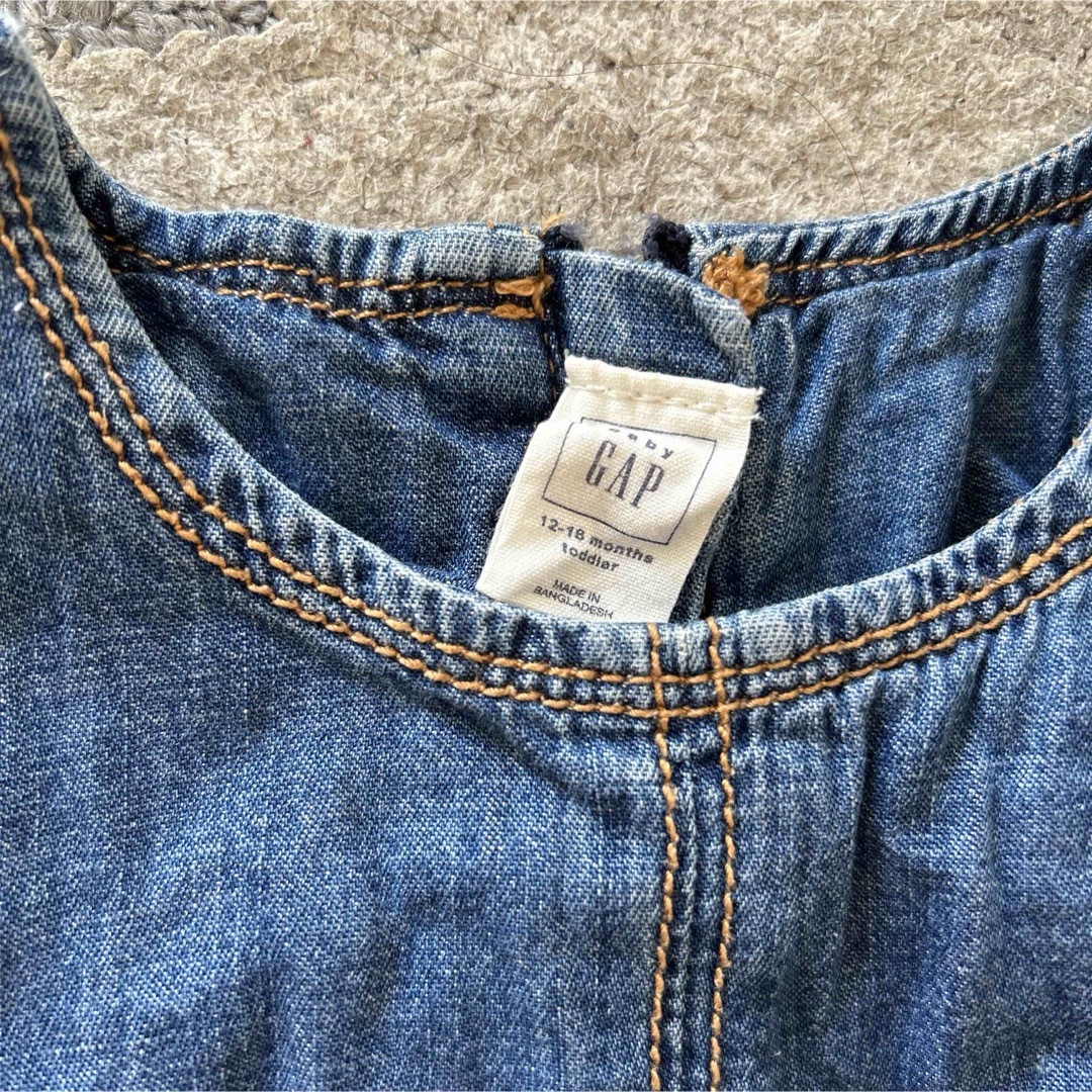 GAP Kids(ギャップキッズ)のbabygap デニムワンピース キッズ/ベビー/マタニティのベビー服(~85cm)(ワンピース)の商品写真