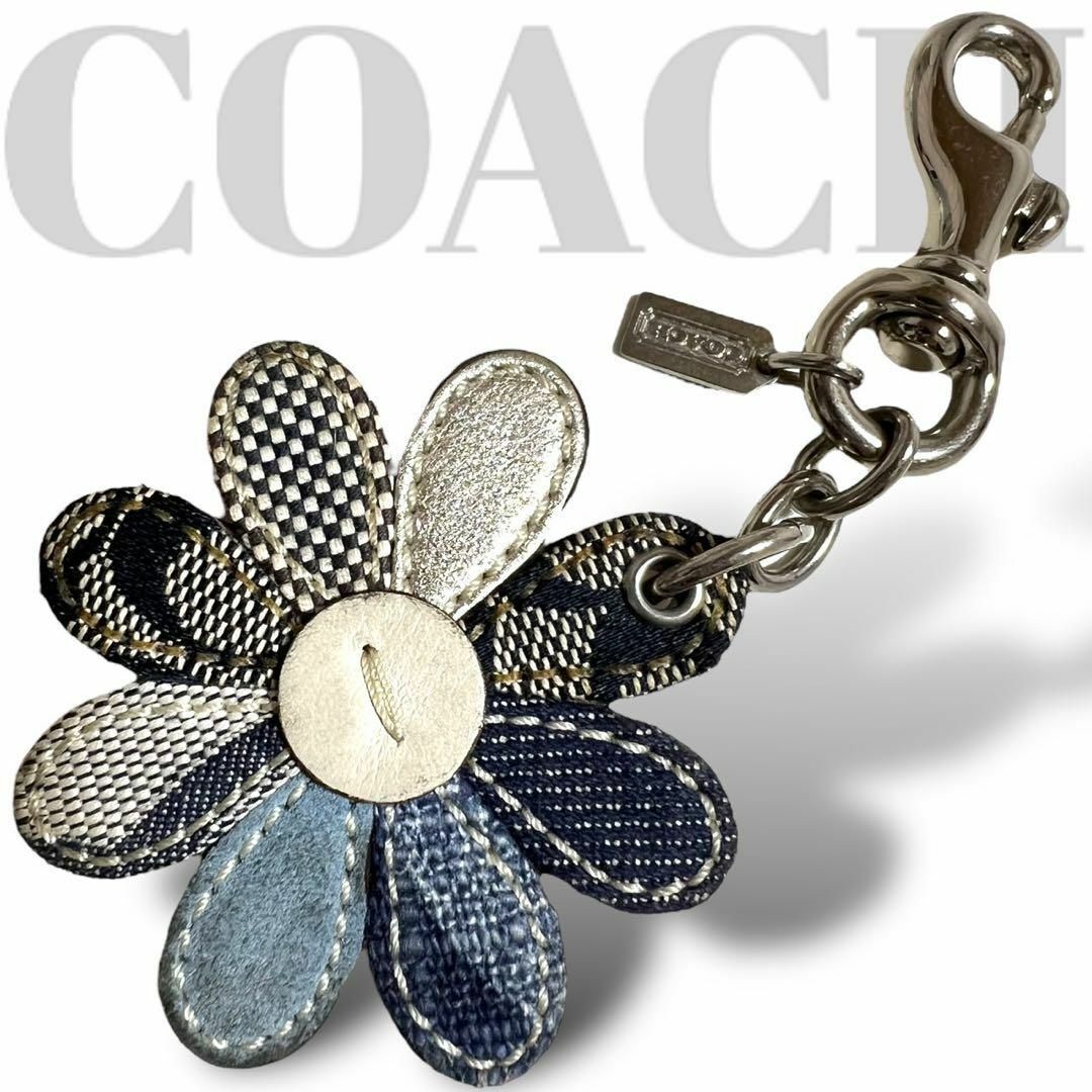 COACH(コーチ)の美品　コーチ　キーホルダー　花柄　デニム生地　ブルー　レザー　キャンバス　青 レディースのアクセサリー(その他)の商品写真