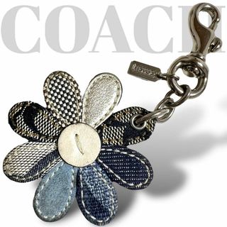 コーチ(COACH)の美品　コーチ　キーホルダー　花柄　デニム生地　ブルー　レザー　キャンバス　青(その他)