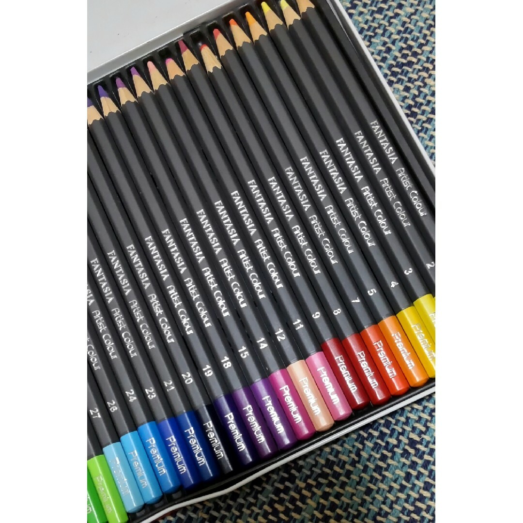 色鉛筆Artist  PQEMIUM COLOUR PENCILS  36 エンタメ/ホビーのアート用品(色鉛筆)の商品写真