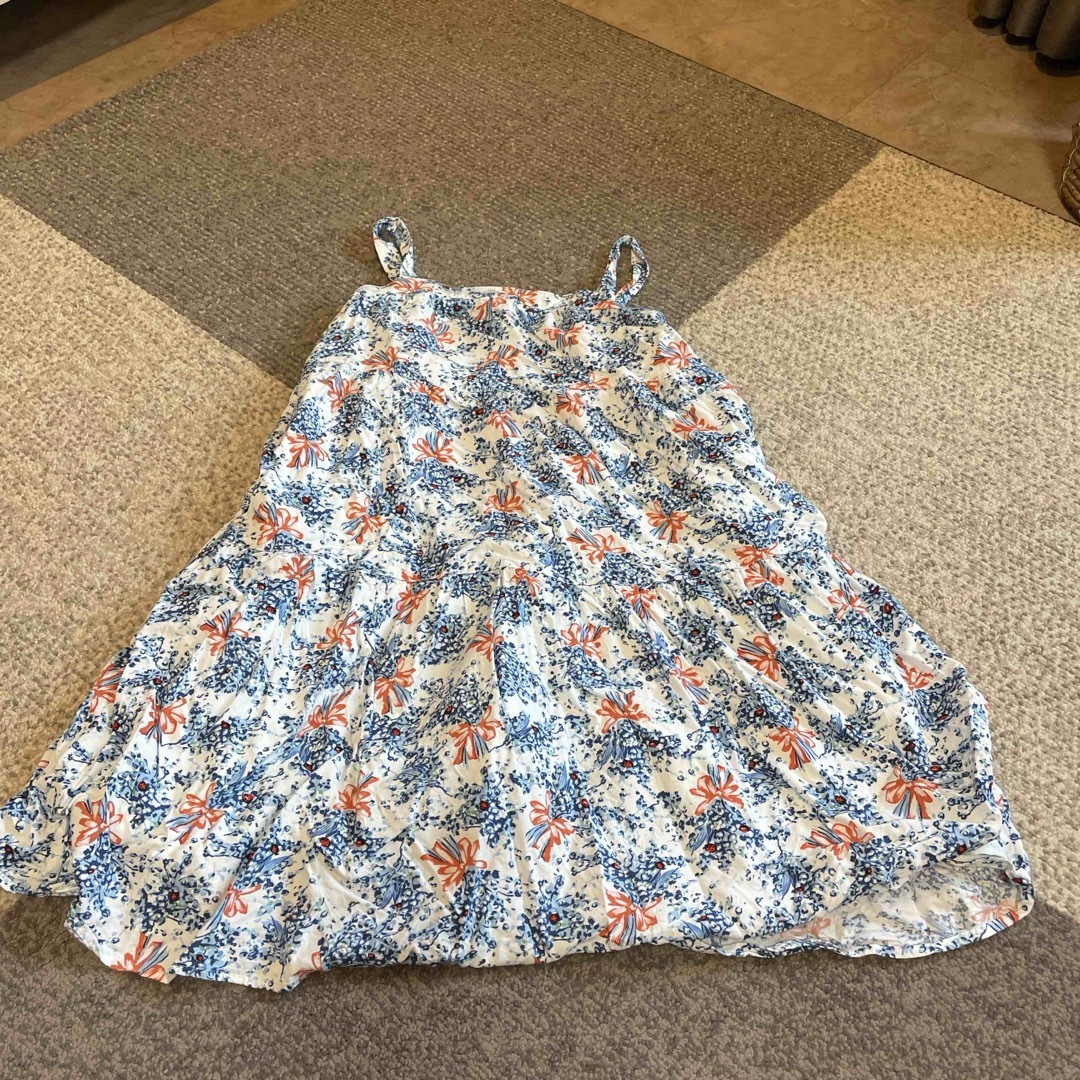 UNIQLO(ユニクロ)のワンピース　花柄　130cm キッズ/ベビー/マタニティのキッズ服女の子用(90cm~)(ワンピース)の商品写真