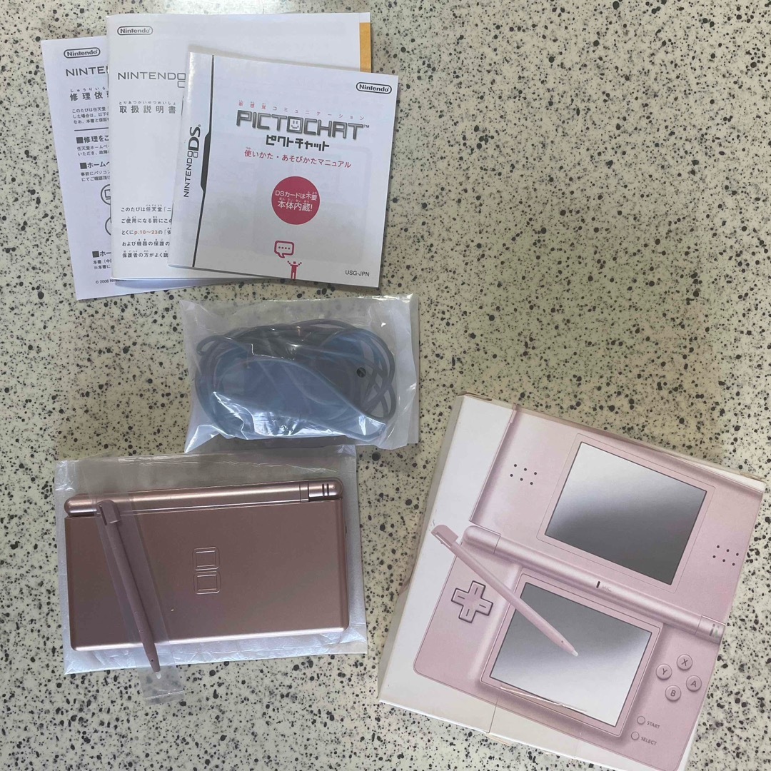 ニンテンドーDS(ニンテンドーDS)の★NINTENDO DS Lite★美品 エンタメ/ホビーのゲームソフト/ゲーム機本体(携帯用ゲーム機本体)の商品写真