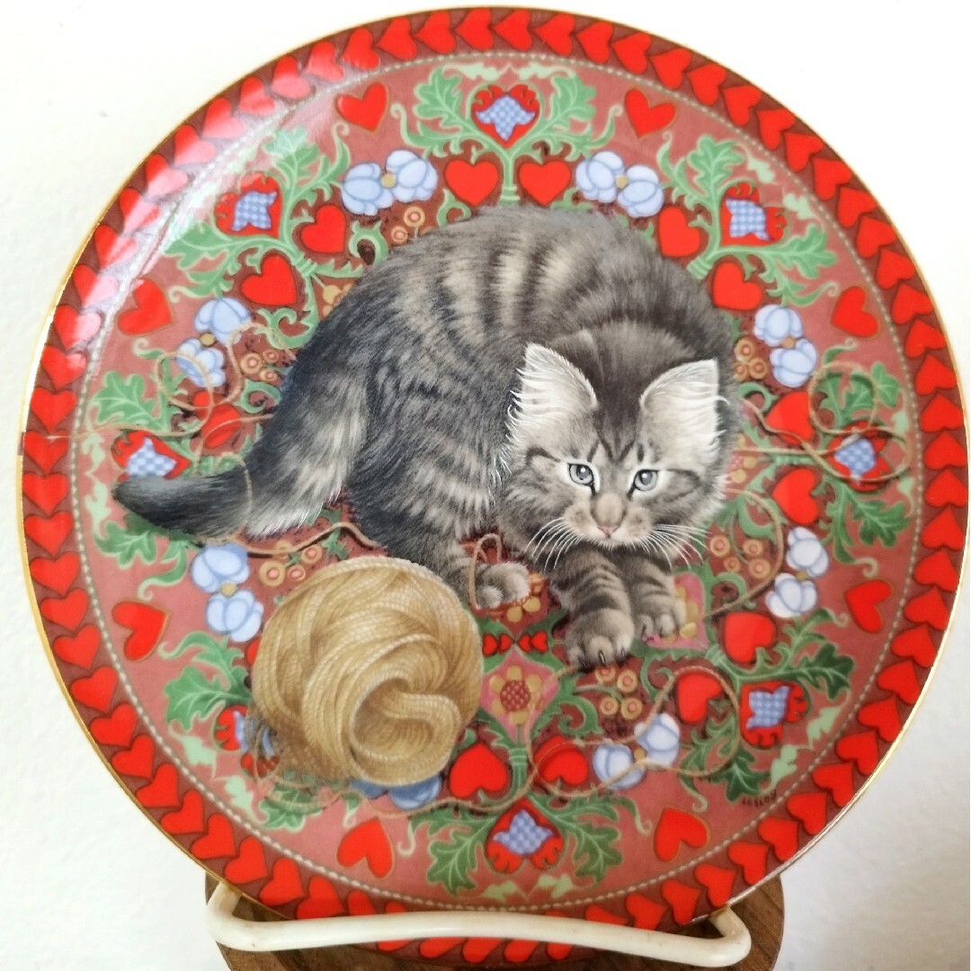 Aynsley China(エインズレイ)の【美品】エインズレイ　子猫　レズリー アン アイボリー　2月ラスキン インテリア/住まい/日用品のキッチン/食器(食器)の商品写真