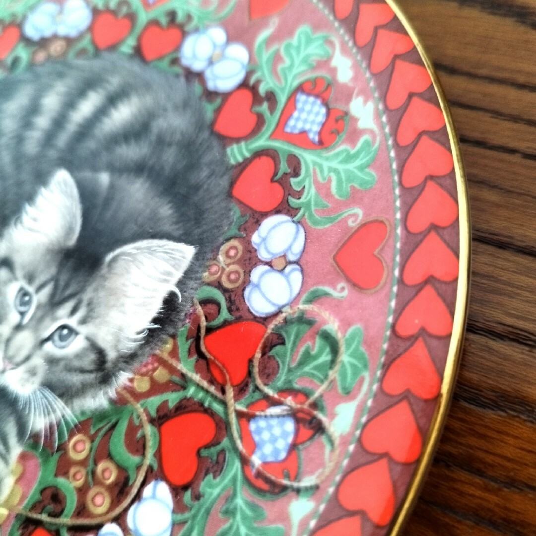 Aynsley China(エインズレイ)の【美品】エインズレイ　子猫　レズリー アン アイボリー　2月ラスキン インテリア/住まい/日用品のキッチン/食器(食器)の商品写真