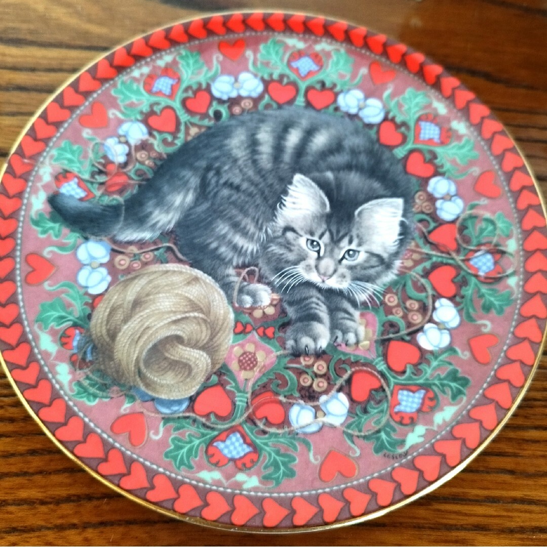 Aynsley China(エインズレイ)の【美品】エインズレイ　子猫　レズリー アン アイボリー　2月ラスキン インテリア/住まい/日用品のキッチン/食器(食器)の商品写真