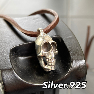 シルバー スカル ネックレストップ 革紐 ドクロチョーカー Silver 925(ネックレス)