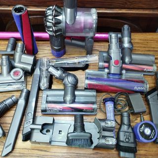 ダイソン(Dyson)の2️⃣ダイソンV6。メンテナンス済。付属品を７点お選び頂けるセットです。(掃除機)