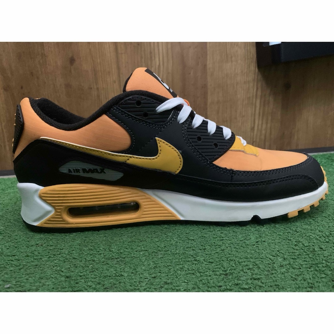 NIKE(ナイキ)のエアマックス90 ユニバーシティゴールド メンズの靴/シューズ(スニーカー)の商品写真