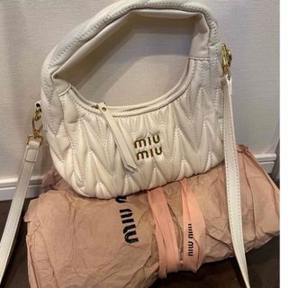 ミュウミュウ(miumiu)のMIU MIU ミュウミュウ マテラッセ ショルダーバッグ 新品 ホワイト(ショルダーバッグ)