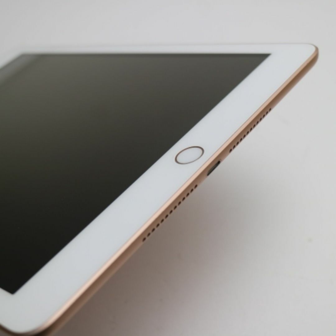 Apple(アップル)のSIMフリー iPad 第6世代 128GB ゴールド  M444 スマホ/家電/カメラのPC/タブレット(タブレット)の商品写真
