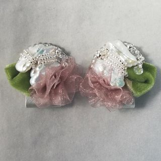 フリルとビーズ刺繍のピアス/イヤリング(ピアス)