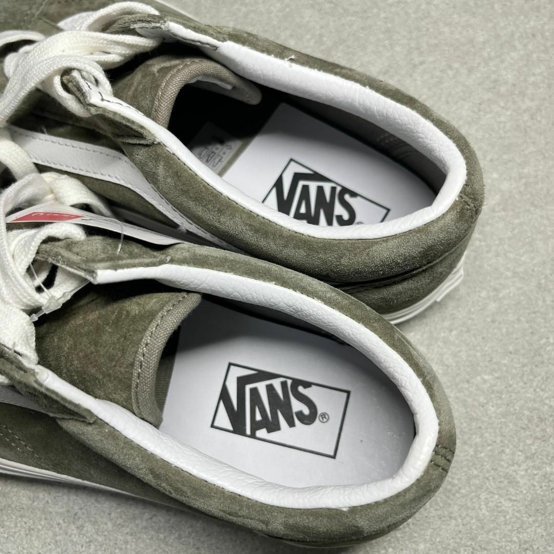 VANS(ヴァンズ)のタグ付未使用品 バンズ オールドスクール 26.5㎝ スエード グレーカーキ ♫ メンズの靴/シューズ(スニーカー)の商品写真
