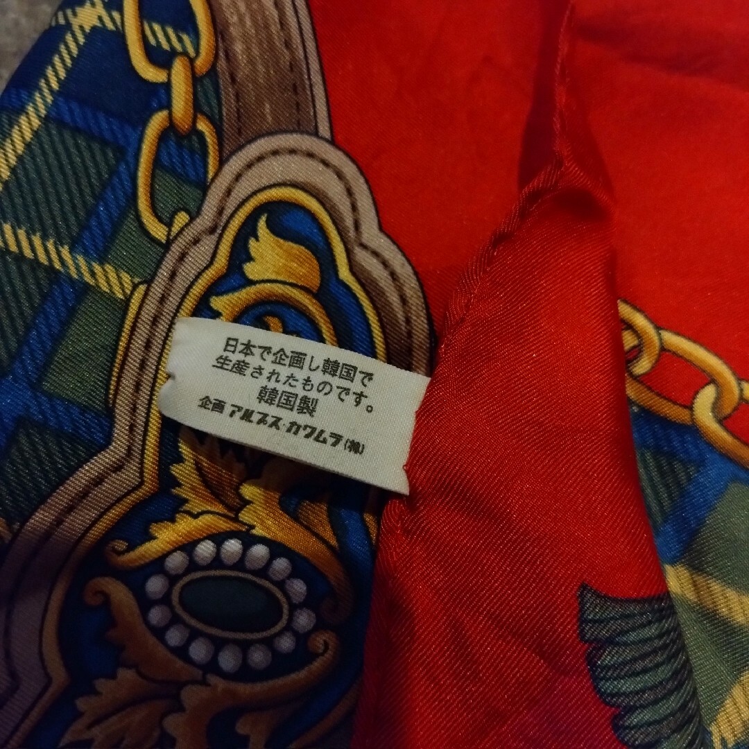 総柄スカーフ　シルク　バンダナ　レッド レディースのファッション小物(バンダナ/スカーフ)の商品写真