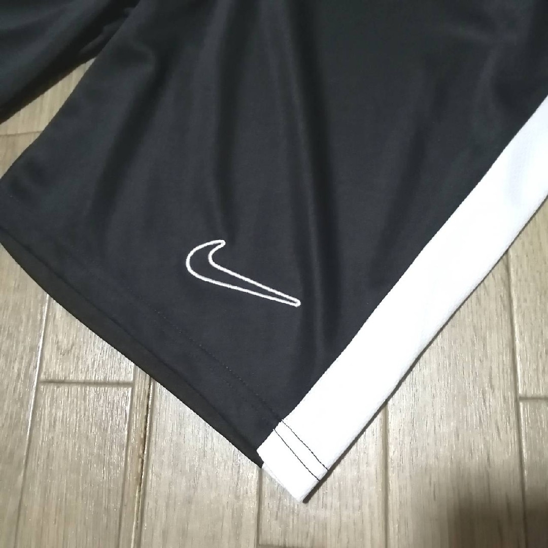 NIKE(ナイキ)の【希少残りわずか】新品　NIKE　ナイキ　メンズ　上下セット　XLサイズ　黒 メンズのトップス(その他)の商品写真