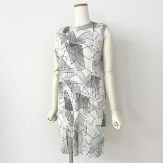 プリーツプリーズイッセイミヤケ(PLEATS PLEASE ISSEY MIYAKE)の37d10 PLEATS PLEASE プリーズプリーズ PP91-JT754 3 幾何学模様 ノースリーブワンピース ホワイト系 レディース(ロングワンピース/マキシワンピース)