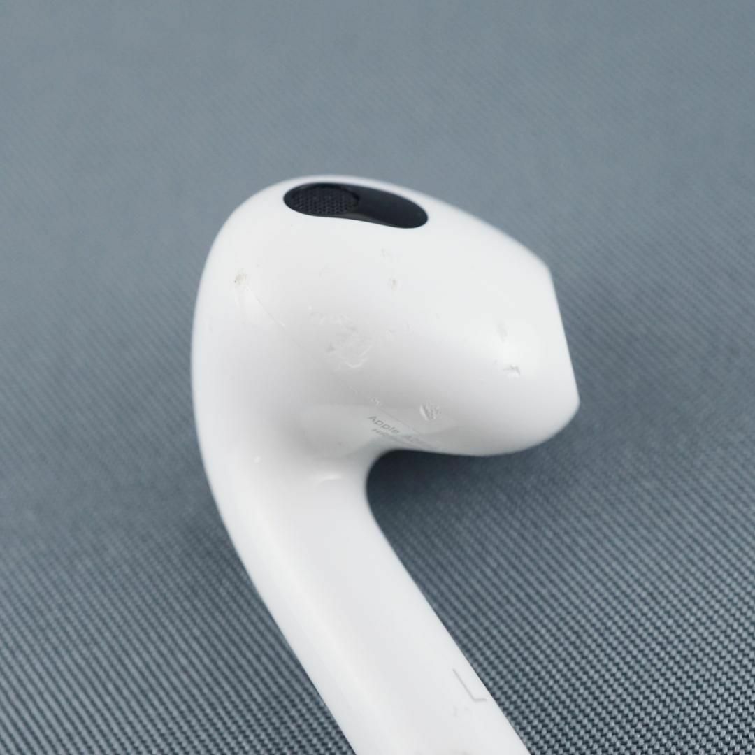 Apple AirPods 第三世代 左イヤホンのみ USED品 L 片耳 左耳 A2564 ワイヤレスイヤホン 耐汗 耐水 MME73J/A 完動品 中古 KR V0200 スマホ/家電/カメラのオーディオ機器(ヘッドフォン/イヤフォン)の商品写真