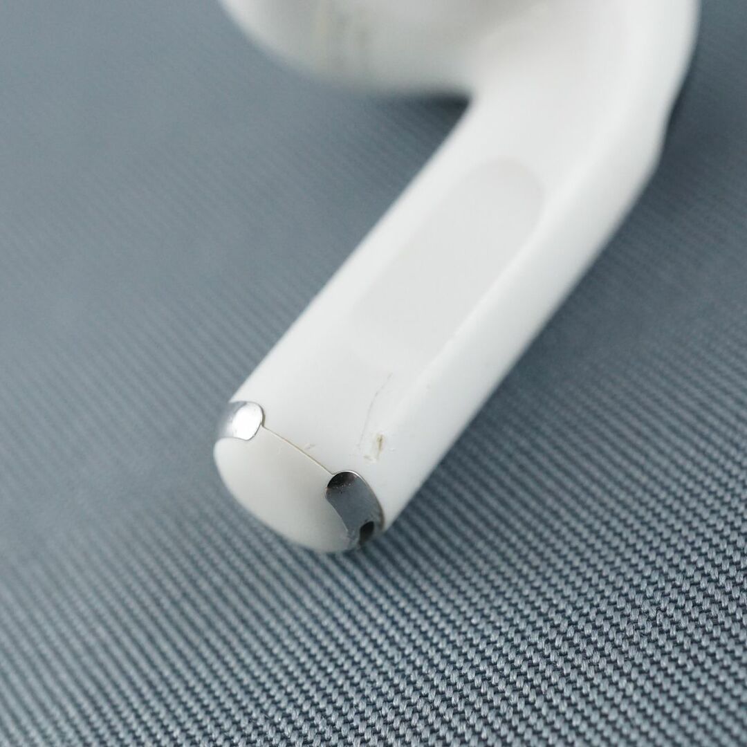 Apple AirPods 第三世代 左イヤホンのみ USED品 L 片耳 左耳 A2564 ワイヤレスイヤホン 耐汗 耐水 MME73J/A 完動品 中古 KR V0200 スマホ/家電/カメラのオーディオ機器(ヘッドフォン/イヤフォン)の商品写真