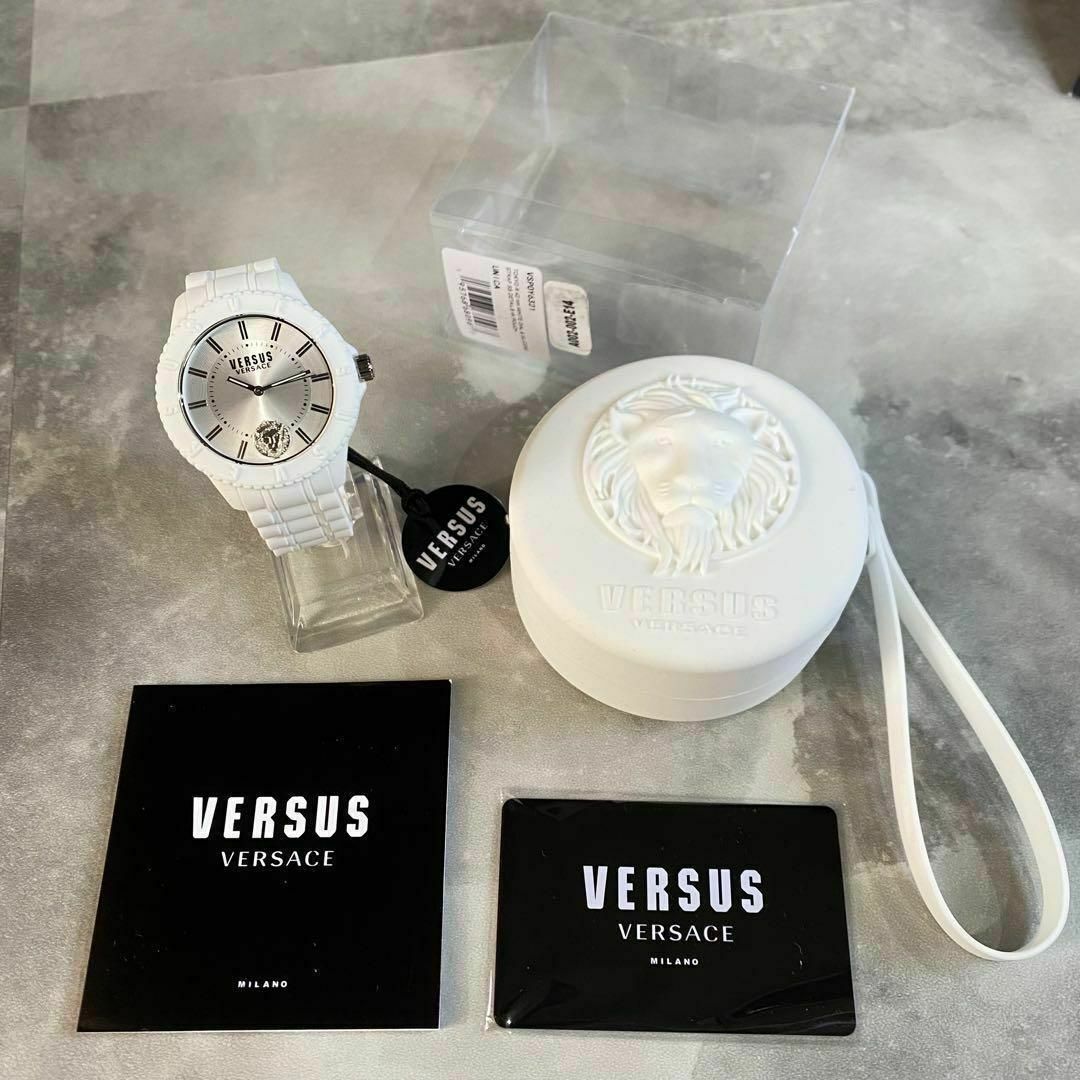 VERSACE(ヴェルサーチ)の新品箱付き ヴェルサーチ ヴェルサス腕時計/ホワイト人気 ユニセックス シリコン メンズの時計(腕時計(アナログ))の商品写真