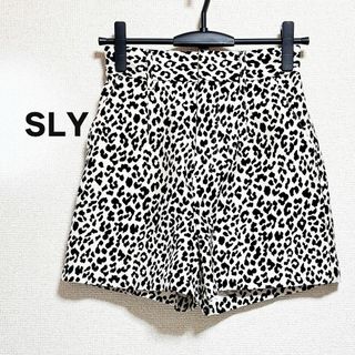 スライ(SLY)のSLY スライ　ショート　パンツ　レオパード　ヒョウ柄　白　黒　ホワイト(ショートパンツ)