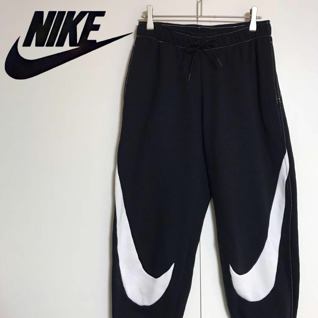 NIKE(ナイキ)の【美品】ナイキ　ビッグロゴ入りスウェットパンツ　ブラック　裏起毛　F934 レディースのパンツ(デニム/ジーンズ)の商品写真