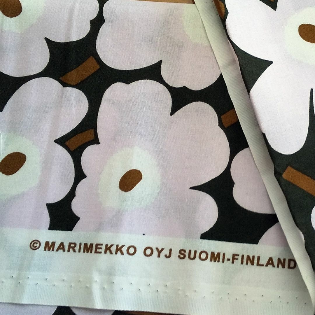 marimekko(マリメッコ)のマリメッコ marimekko 　生地 MINI UNIKKO（ミニ ウニッコ） ハンドメイドの素材/材料(生地/糸)の商品写真