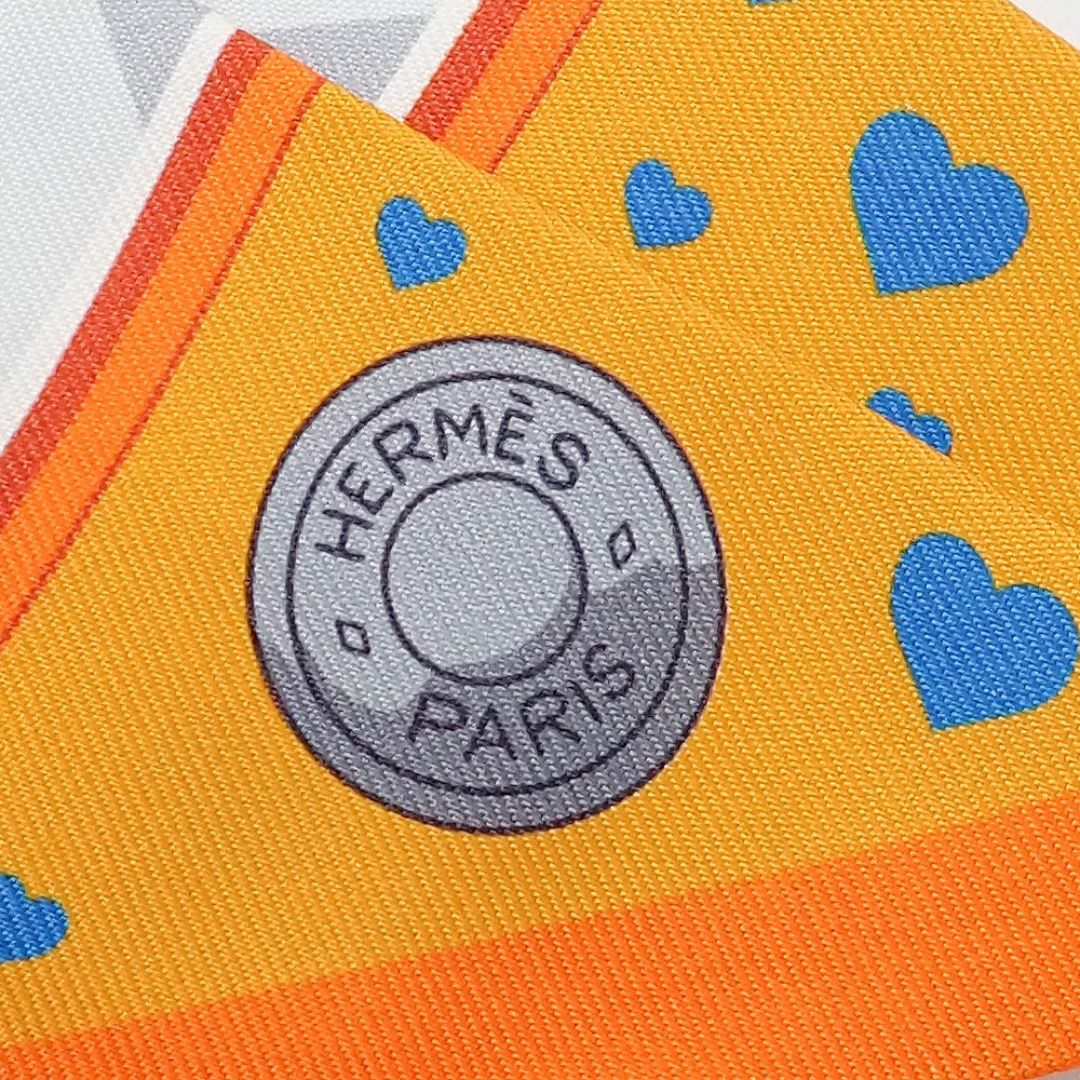Hermes(エルメス)の未使用品 エルメス ツイリー リボンスカーフ エルメス・ストーリー H063875S セリエ マンゴー グレー マルチカラー シルク レディースのファッション小物(バンダナ/スカーフ)の商品写真