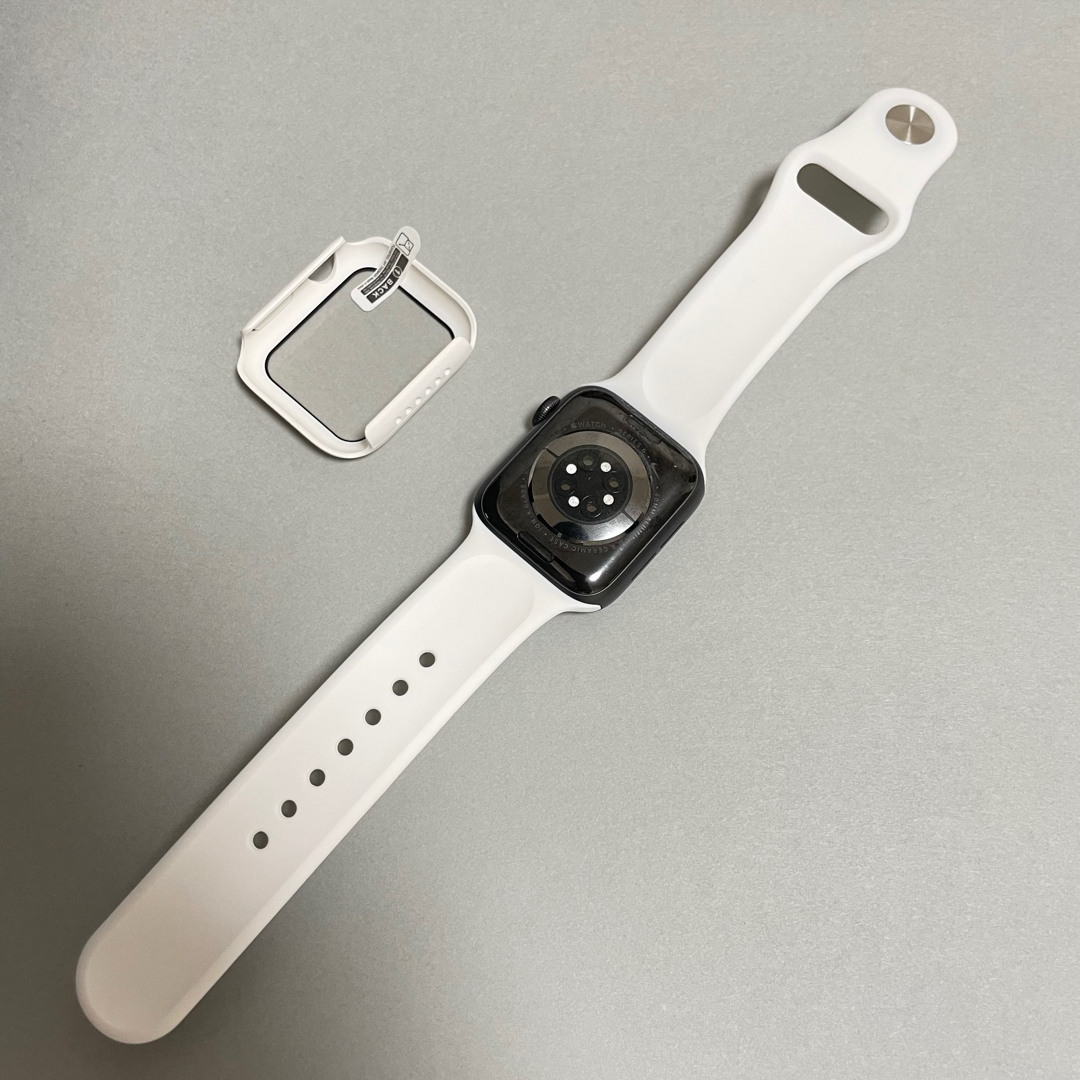Apple Watch(アップルウォッチ)のAppleWatch アップルウォッチ バンド カバー M/L 40mm 白 メンズの時計(ラバーベルト)の商品写真
