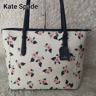 ケイトスペードニューヨーク(kate spade new york)の美品 ケイトスペード 花柄 トートバッグ 大容量 PVC レザー A4 B4(トートバッグ)