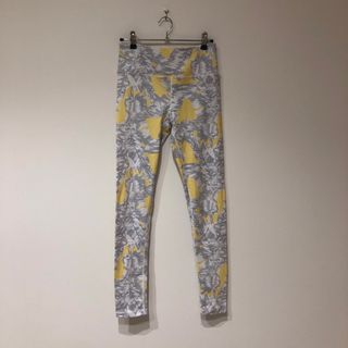 ルルレモン(lululemon)の【美品】ヨガレギンス　ホワイト　イエロー　ホットヨガ  (ヨガ)