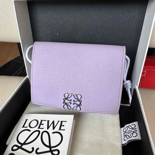 ロエベ(LOEWE)の【LOEWE】 アナグラムトライフォールドウォレット　ライトモーヴ　3つ折り財布(財布)